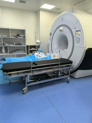 Phòng MRI Cáng di động không từ tính bao gồm 4 tay cầm tiện dụng mang lại khả năng di chuyển bệnh nhân thoải mái