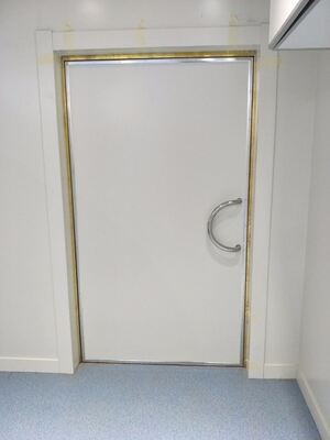 Cửa sổ được bảo vệ RF theo kiểu mở bằng tay hoặc tự động với khả năng cháy lên đến 90 phút và hiệu quả bảo vệ 100dB